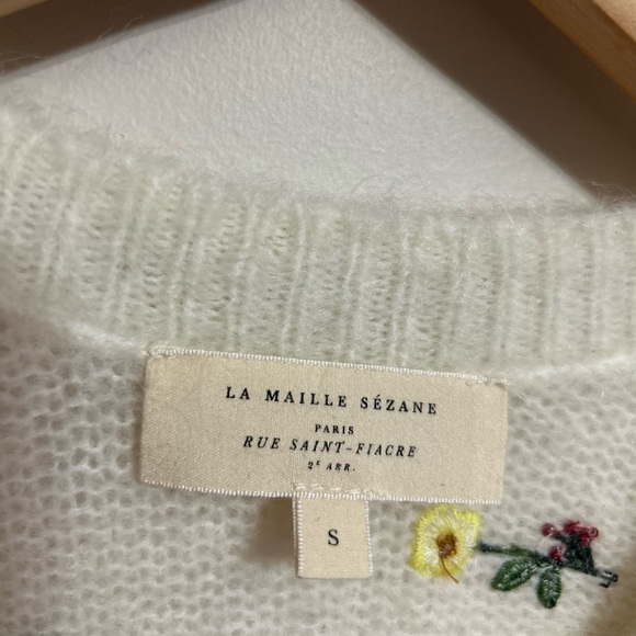 ⭐️Sezane White Floral Embroidered Sweater⭐️ - Picture 6 of 6